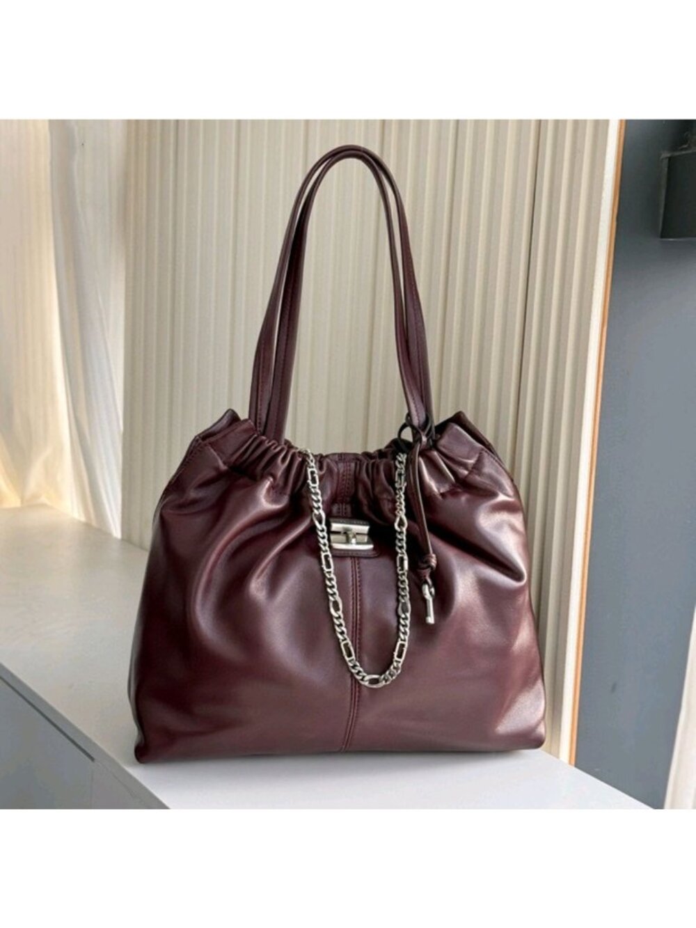 Marc Jacobs The Cristina Chain-Embellished Drawstring Leather Leather Tote Dark